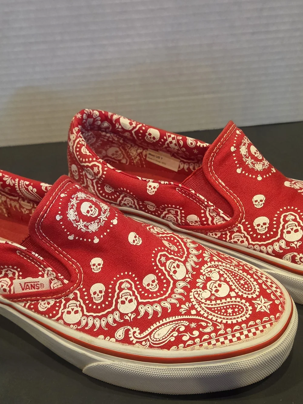 Vintage Hard To FIND Vans Red Bandana SKULL Slip-ON Skate Shoes
